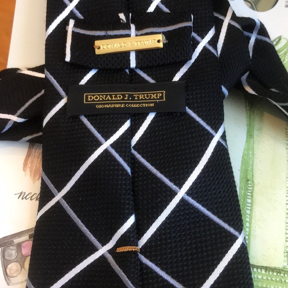 Authentic Donald Trump Tie - Picture 7 of 11